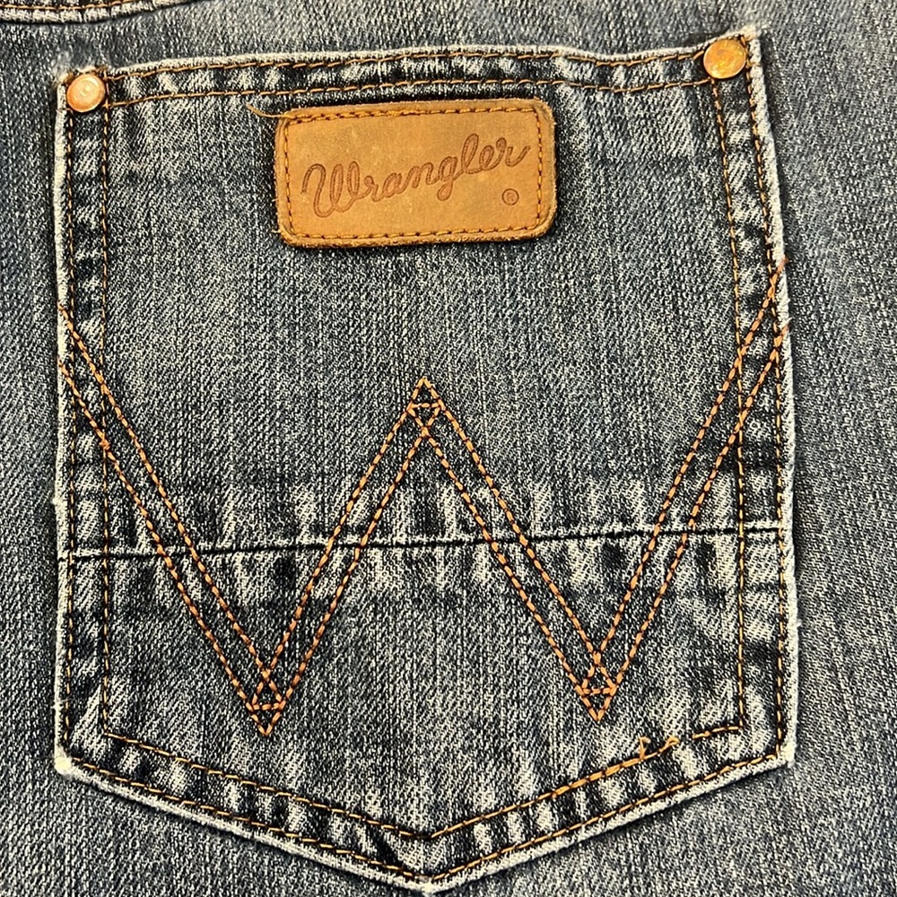 Men’s Wrangler retro slim straight jeans in size 34